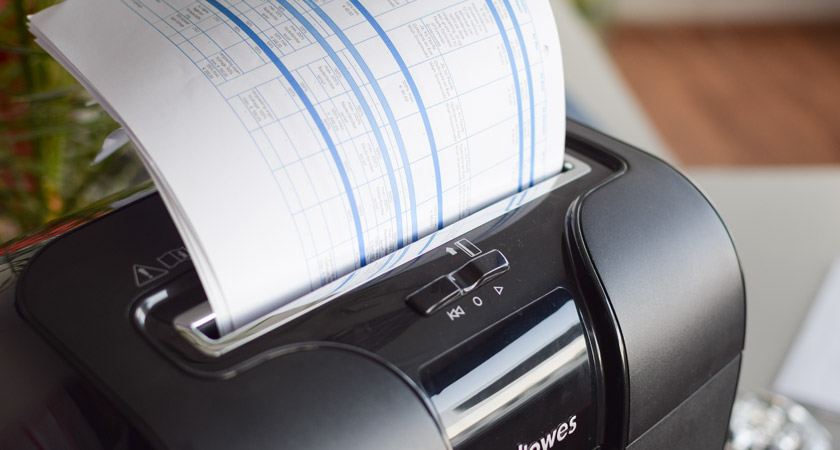 papier versnipperen met papierversnipperaar